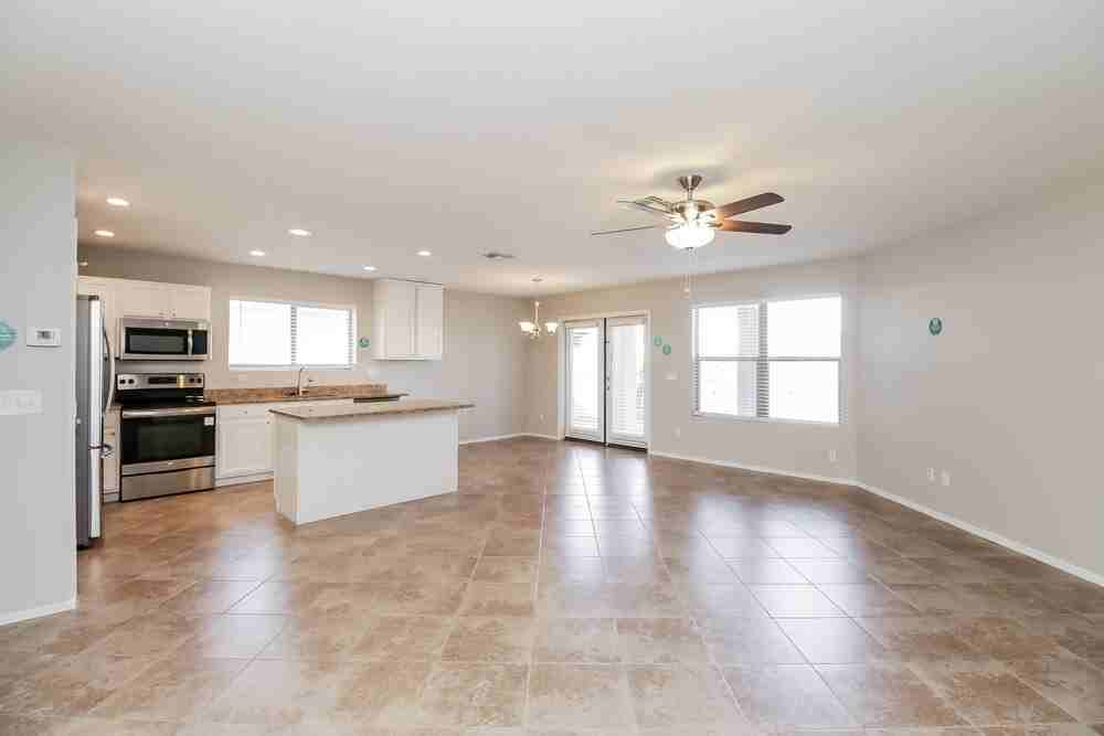 8528 E Desert Ln - Photo 4 of 16