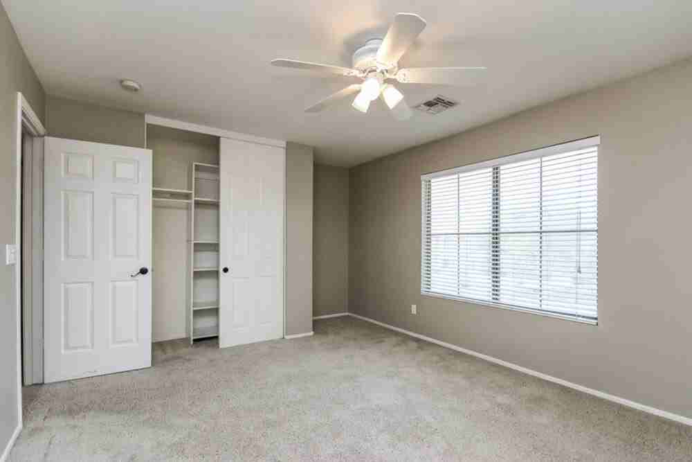 1081 E Horseshoe Dr - Photo 7 of 13