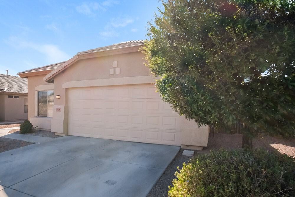 806 S 122nd Ln - Photo 3 of 16