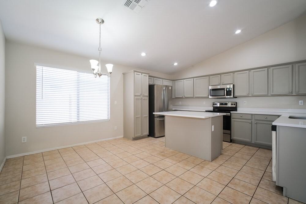 806 S 122nd Ln - Photo 6 of 16