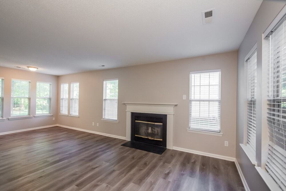 3033 Oakcroft Dr - Photo 5 of 17