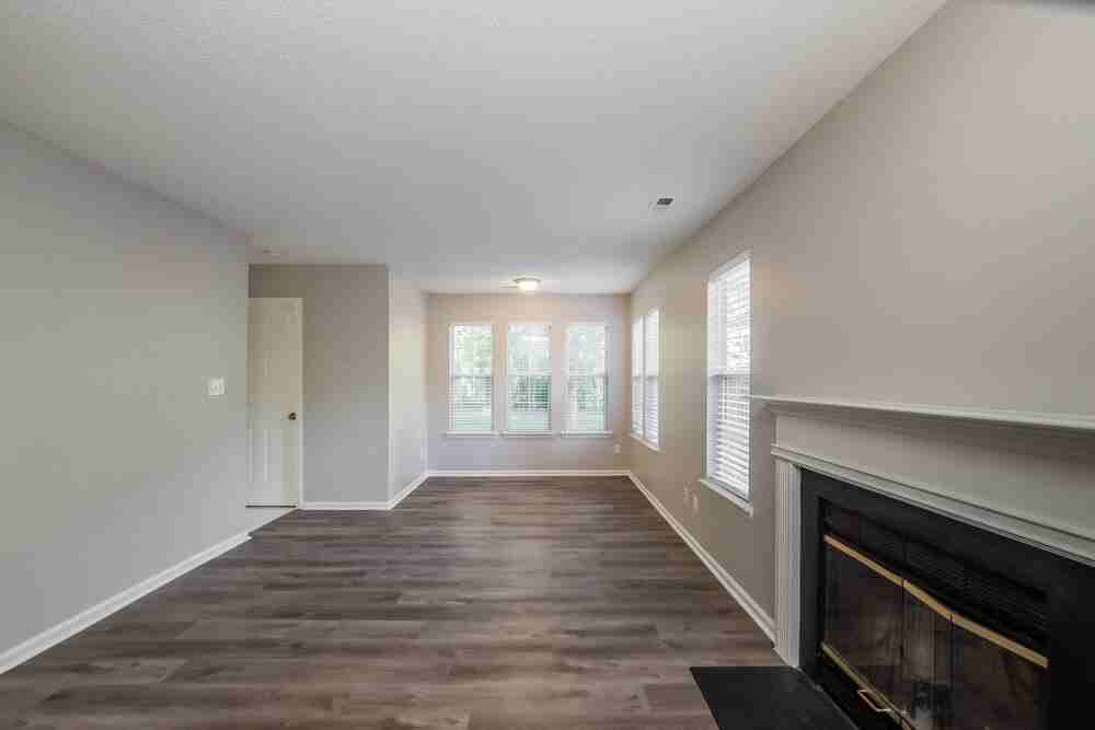 3033 Oakcroft Dr - Photo 6 of 17