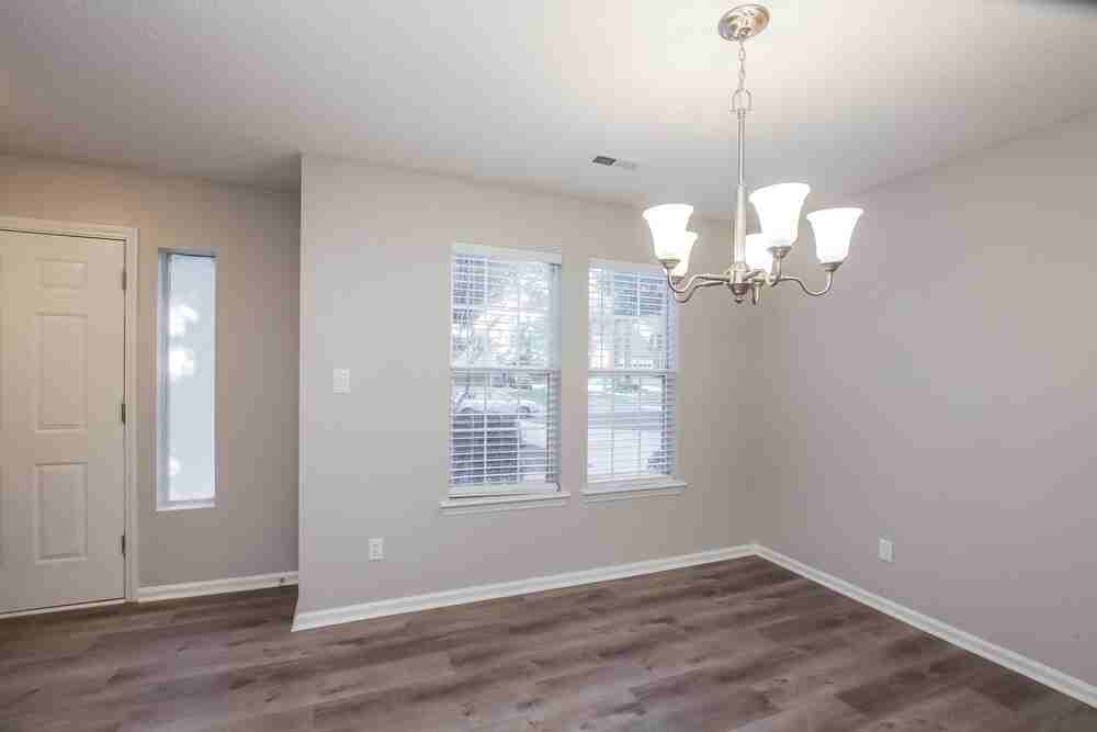 3033 Oakcroft Dr - Photo 7 of 17