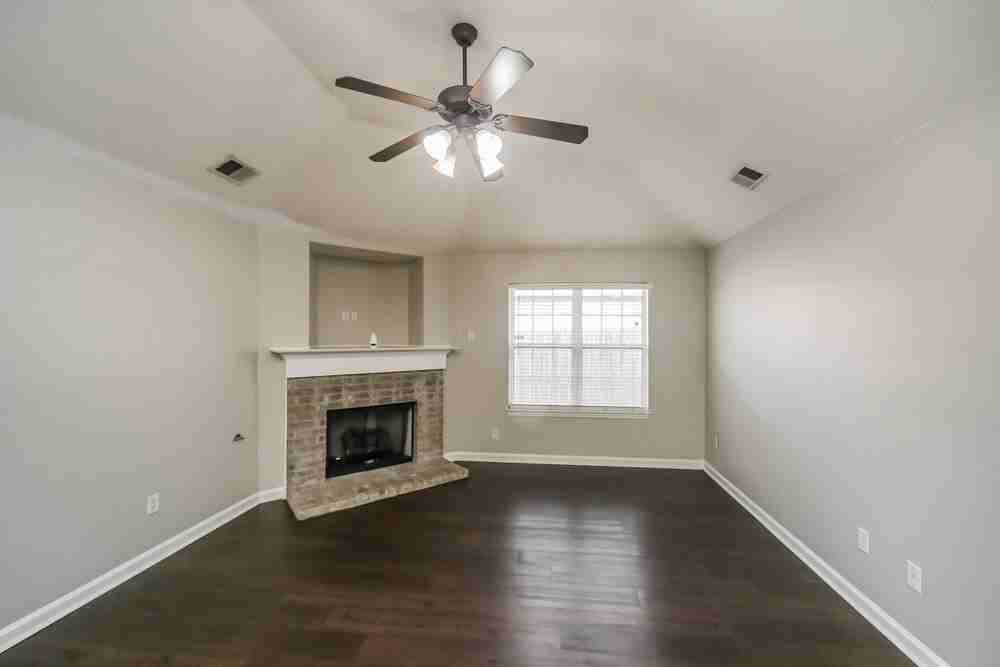 1719 Brentford Cv - Photo 3 of 16