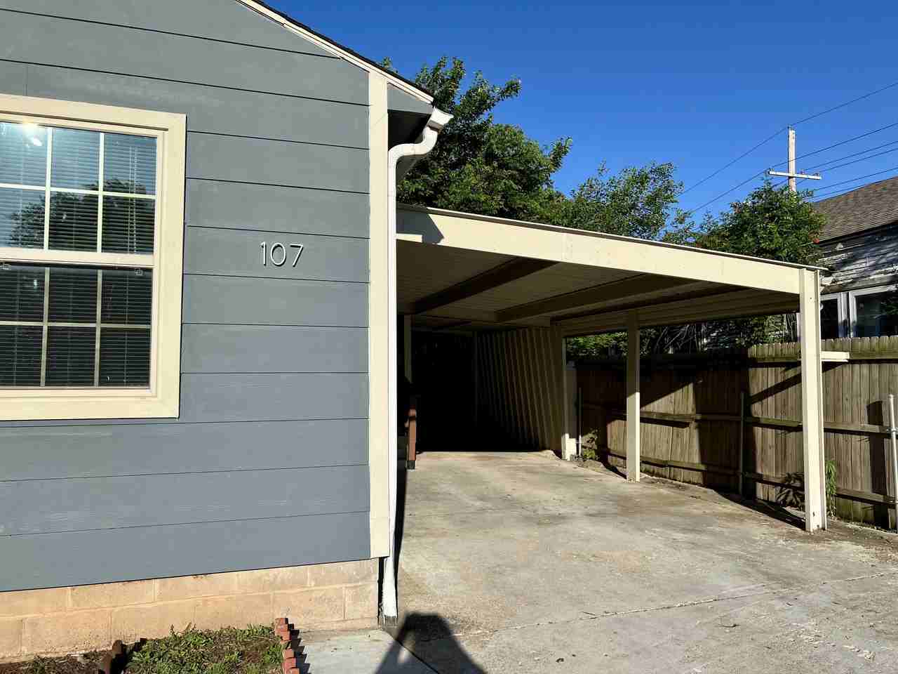 107 N Gillette Ave #1 - Photo 2 of 47