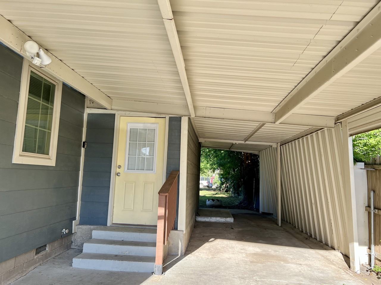 107 N Gillette Ave #1 - Photo 3 of 47