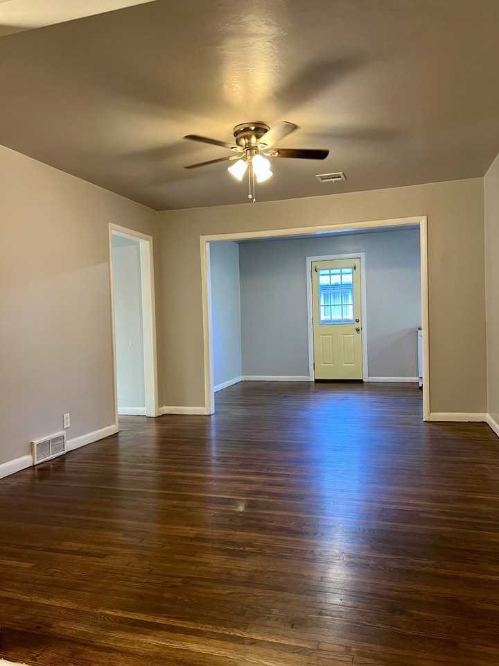 107 N Gillette Ave #1 - Photo 7 of 47