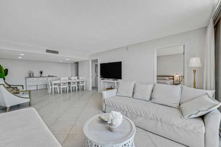 5600 North Flagler Drive #804 - Photo 5 of 10