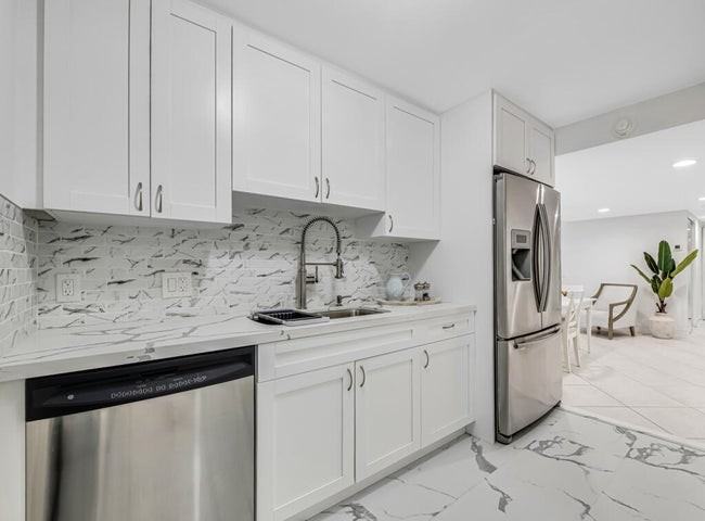 5600 North Flagler Drive #804 - Photo 4 of 10