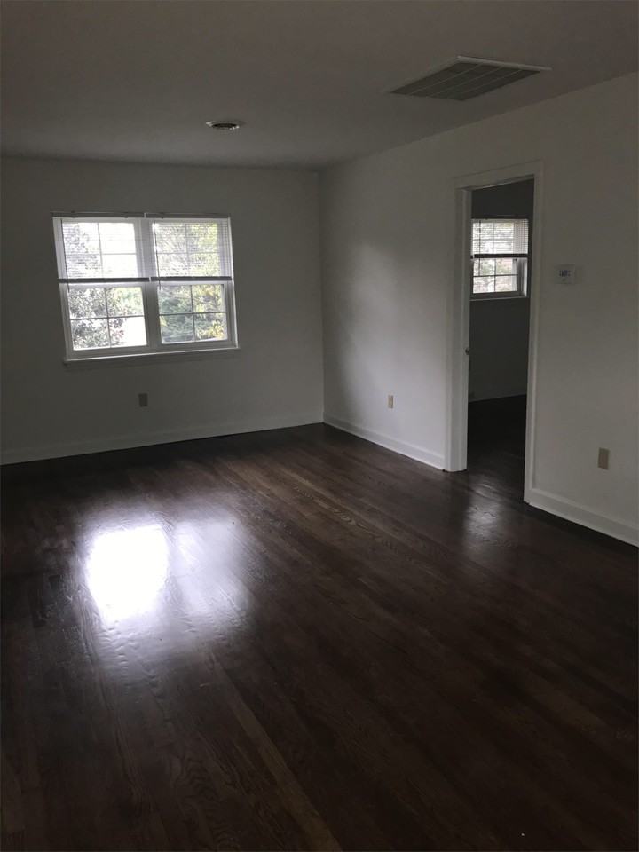 410 Jefferson Ave #D - Photo 2 of 6