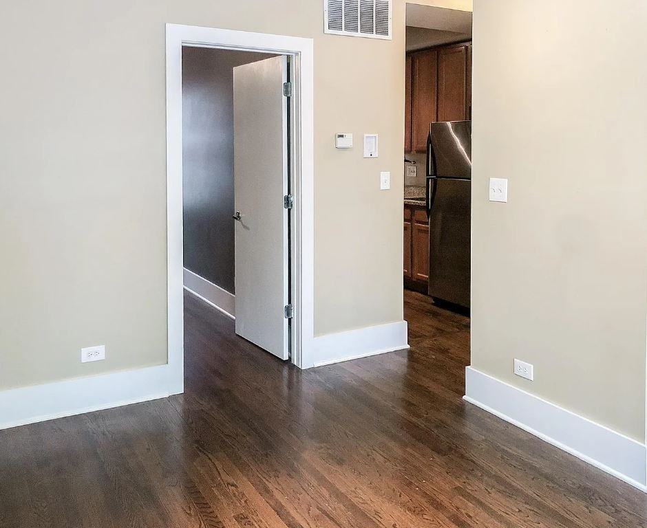 W Cornelia Ave & N Ravenswood Ave - Photo 4 of 12