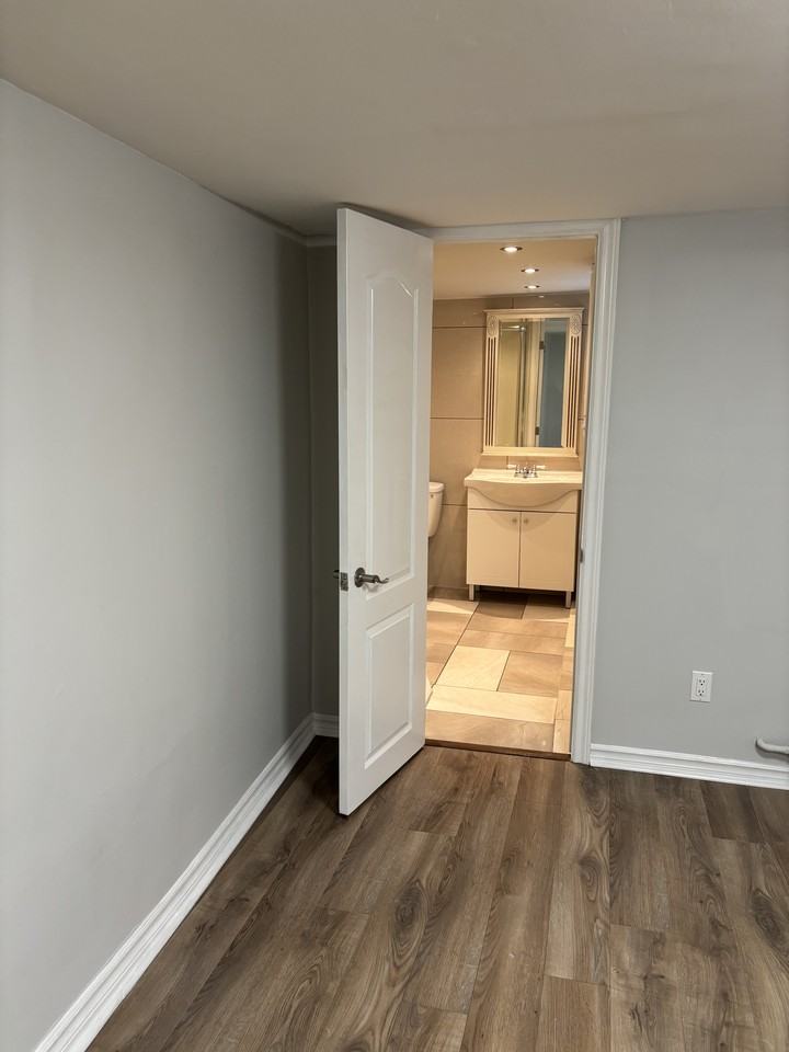 137 Catharine Street North #103 - Photo 6 of 18