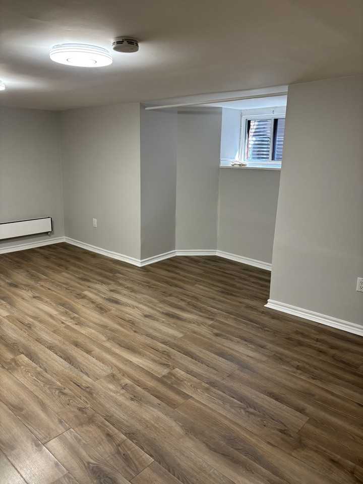 137 Catharine Street North #103 - Photo 5 of 18