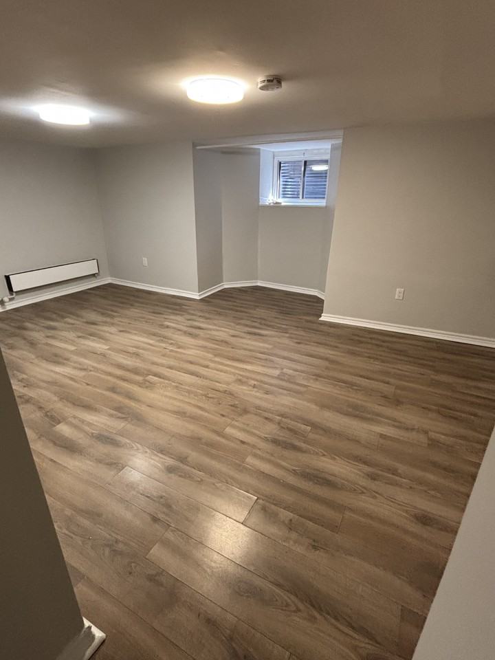 137 Catharine Street North #103 - Photo 3 of 18