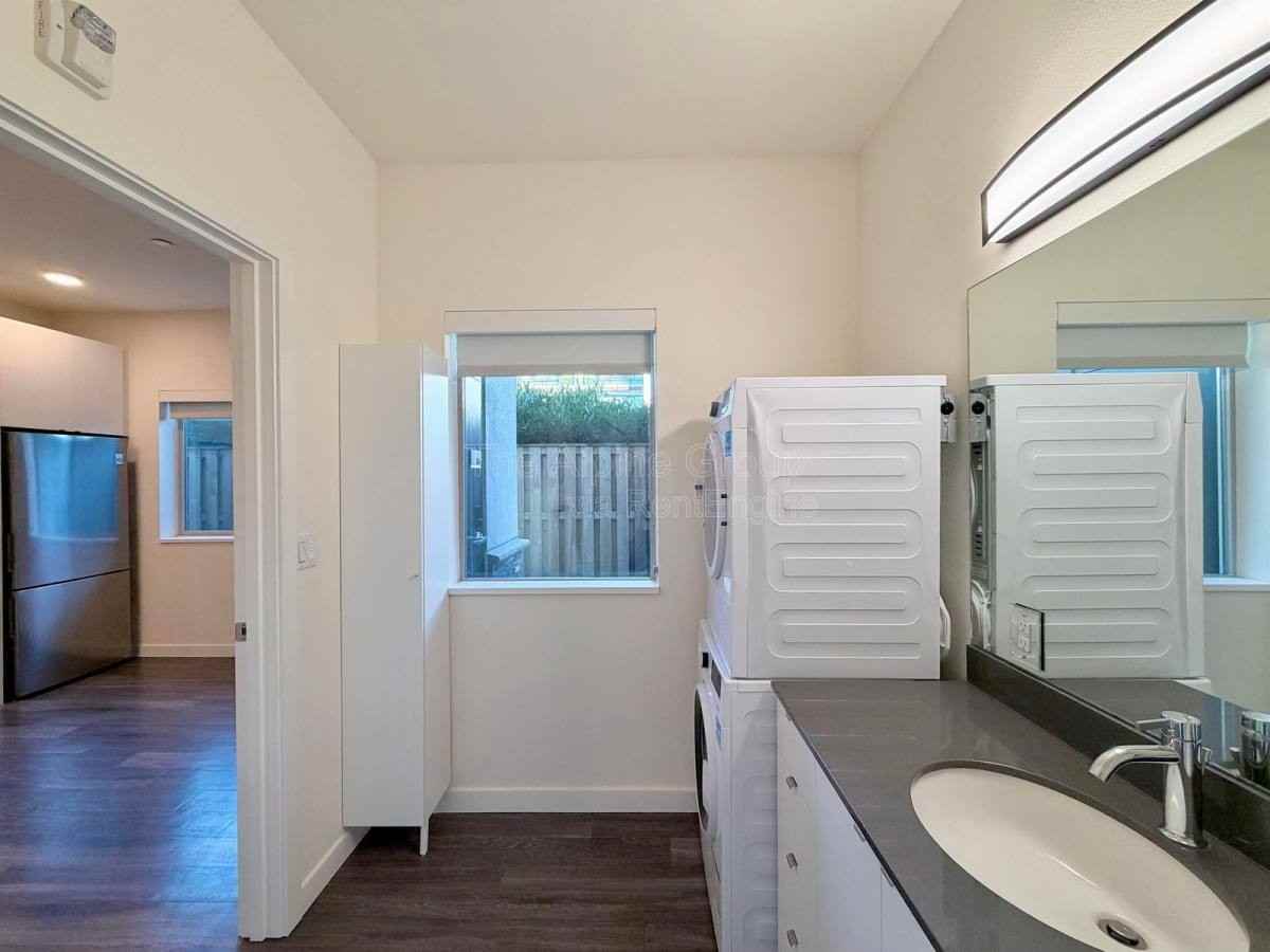 1545 Ne 41st Ave #104 - Photo 5 of 7