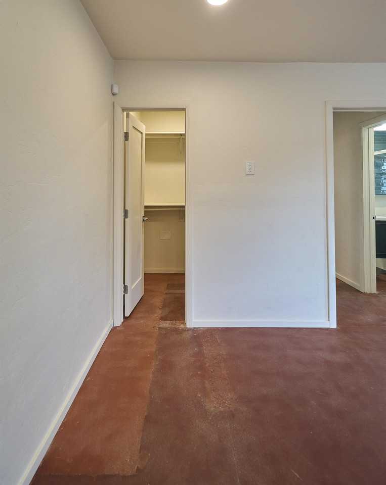 2542 E Seneca St - Photo 2 of 14