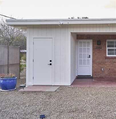 2542 E Seneca St - Photo 7 of 14