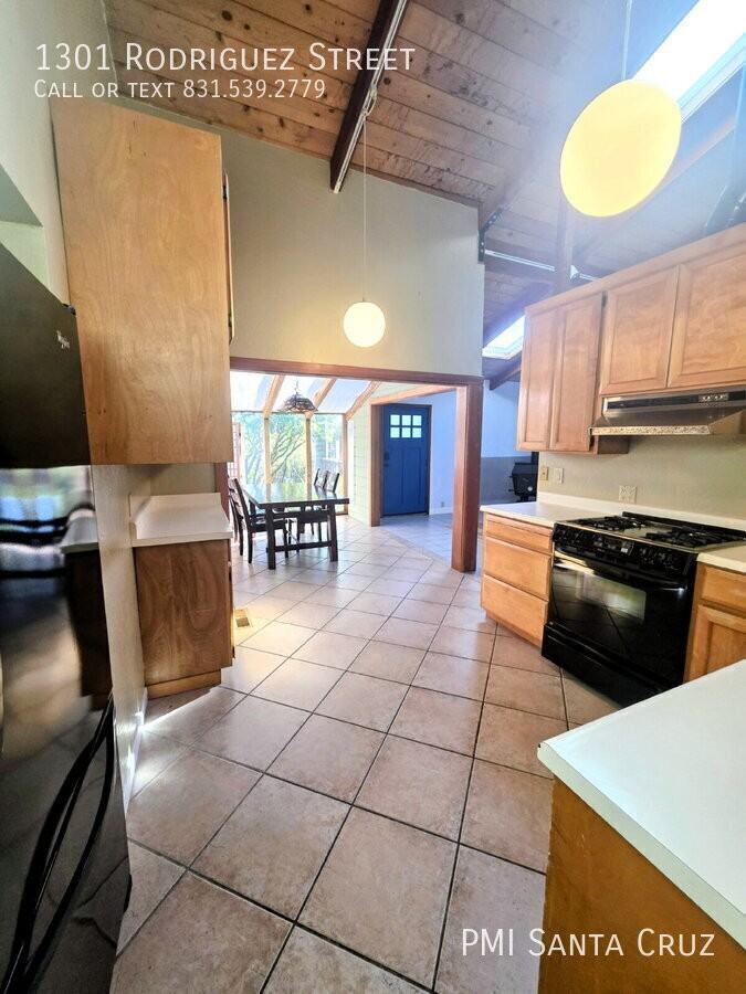 1301 Rodriguez St - Photo 5 of 31