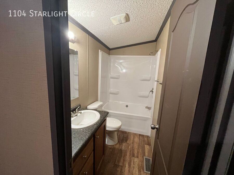 1104 Nw Starlight Cir - Photo 5 of 7