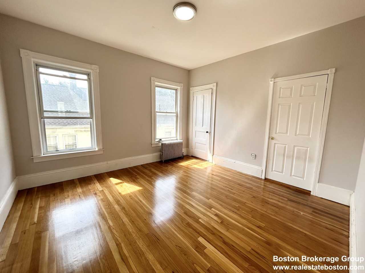 22 Humphreys St #3 - Photo 3 of 7