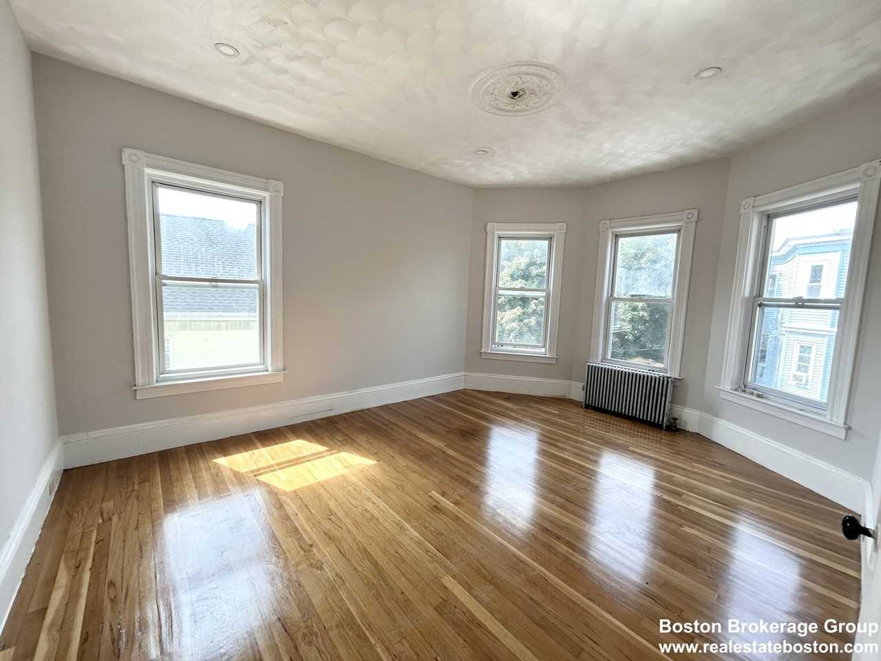 22 Humphreys St #3 - Photo 4 of 7