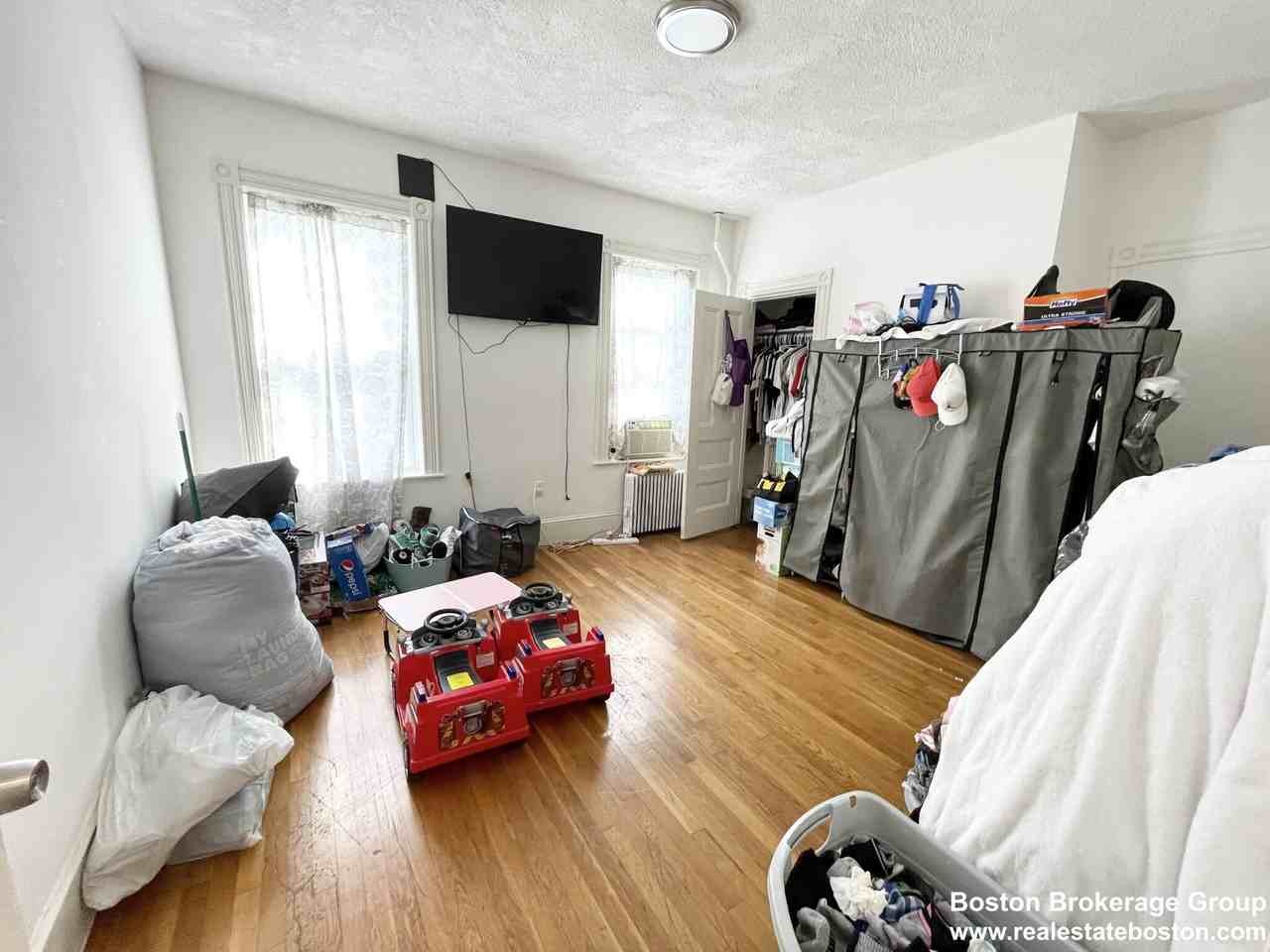 22 Humphreys St #2 - Photo 4 of 7