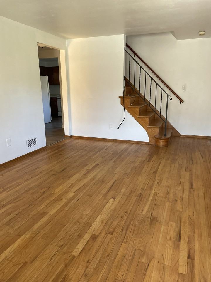 799 Greenfield Ave - Photo 2 of 16