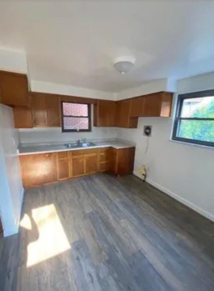 799 Greenfield Ave - Photo 6 of 16