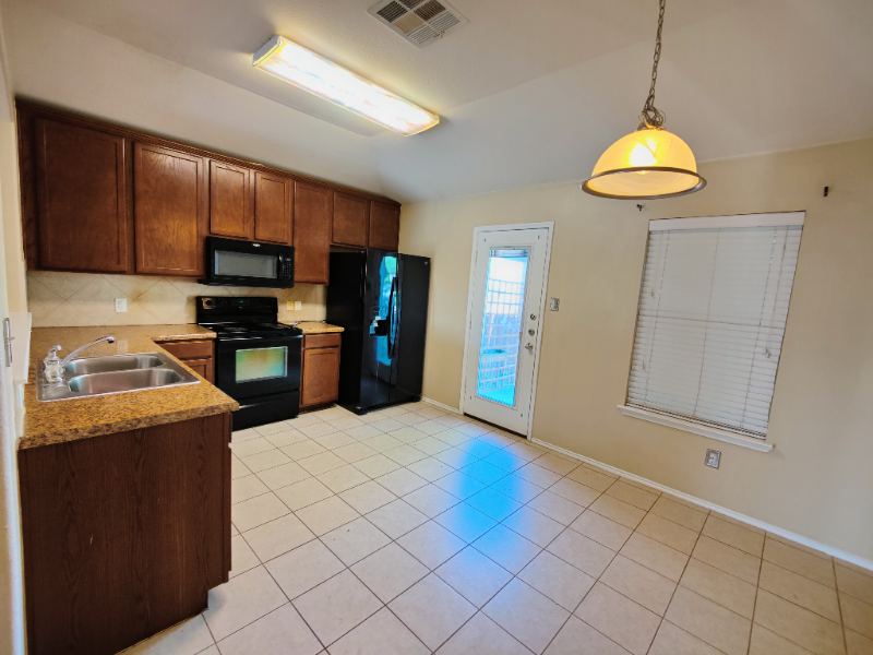 823 Sugar Brook Dr - Photo 6 of 9