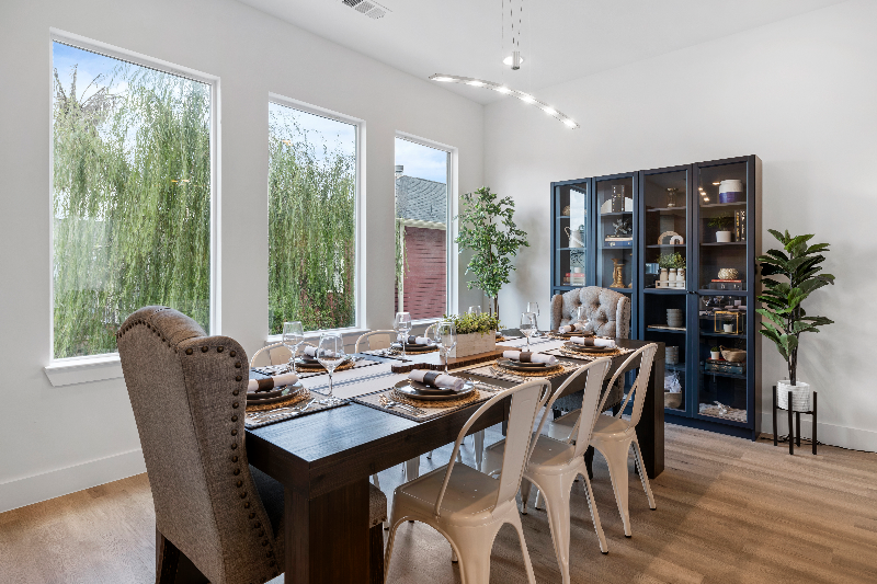 639 W 16th St - Photo 2 of 25