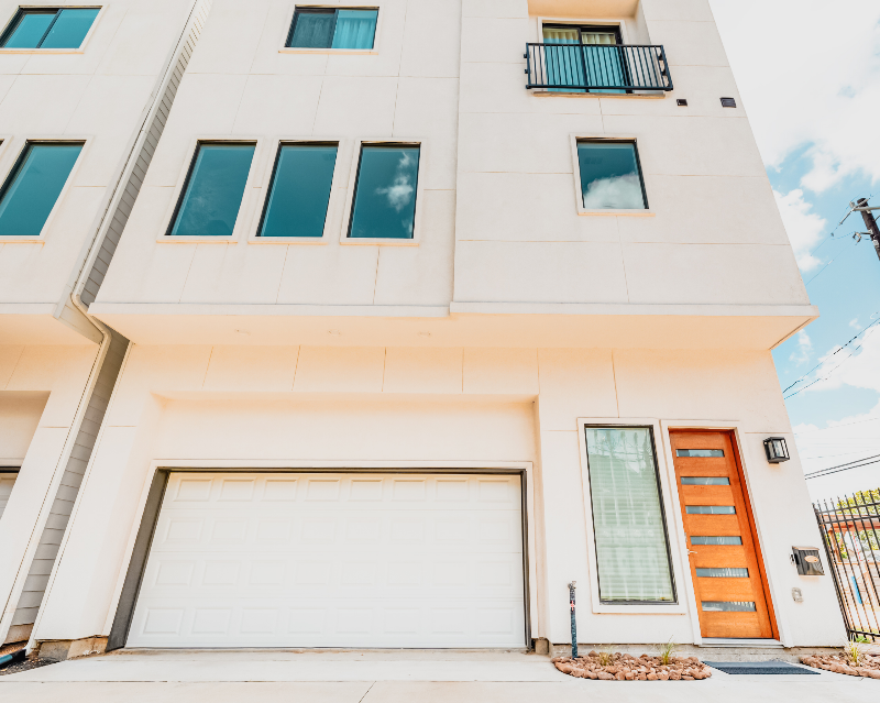 639 W 16th St - Photo 3 of 25