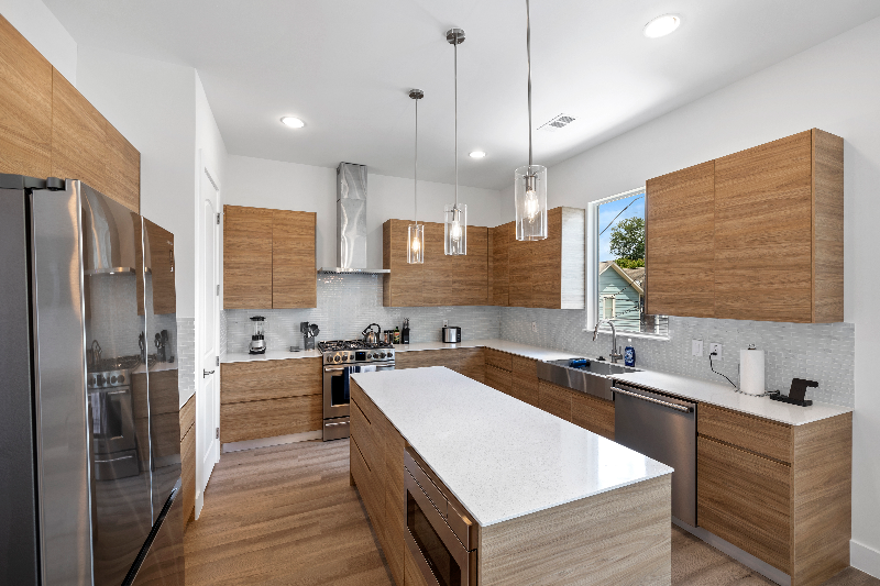 639 W 16th St - Photo 6 of 25