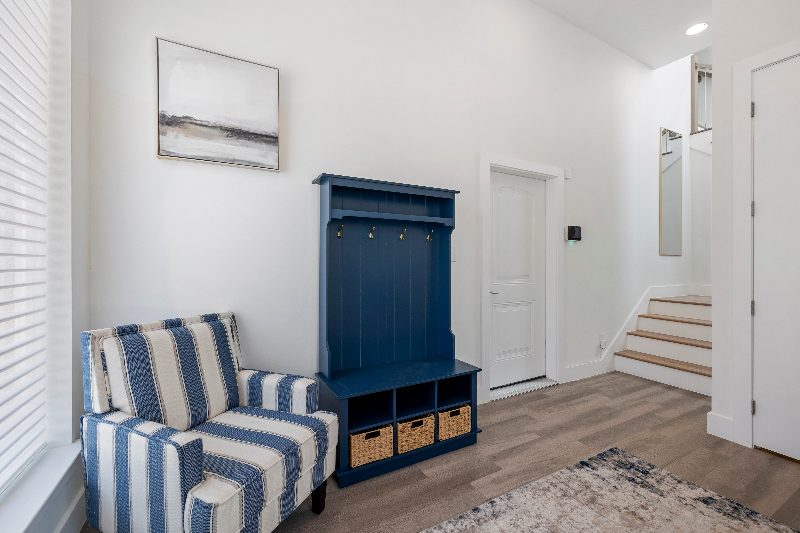 639 W 16th St - Photo 7 of 25