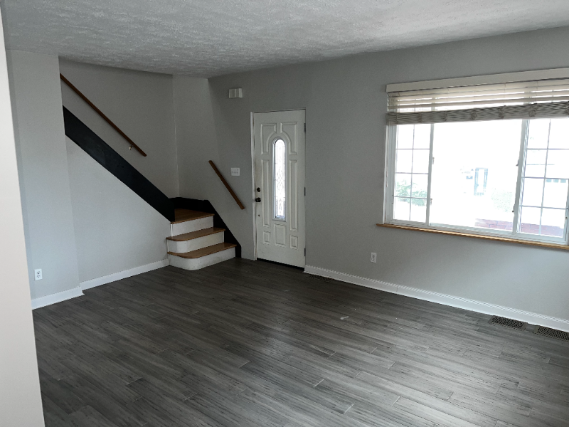 527 Flynn Ave - Photo 4 of 17