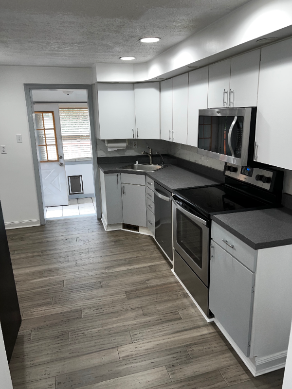 527 Flynn Ave - Photo 5 of 17