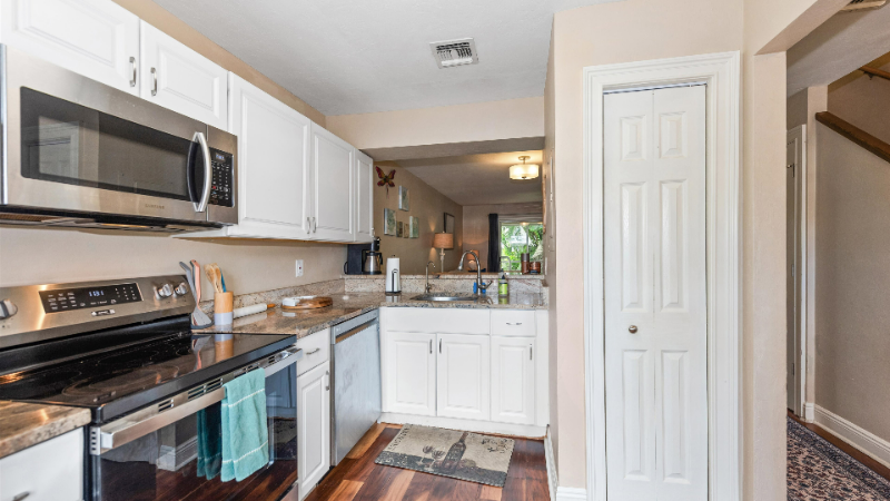 6132 Lake Front Dr - Photo 4 of 23