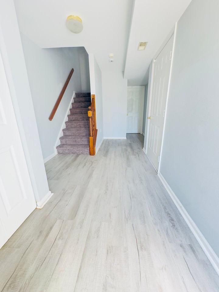 50 Versailles Ct - Photo 2 of 17