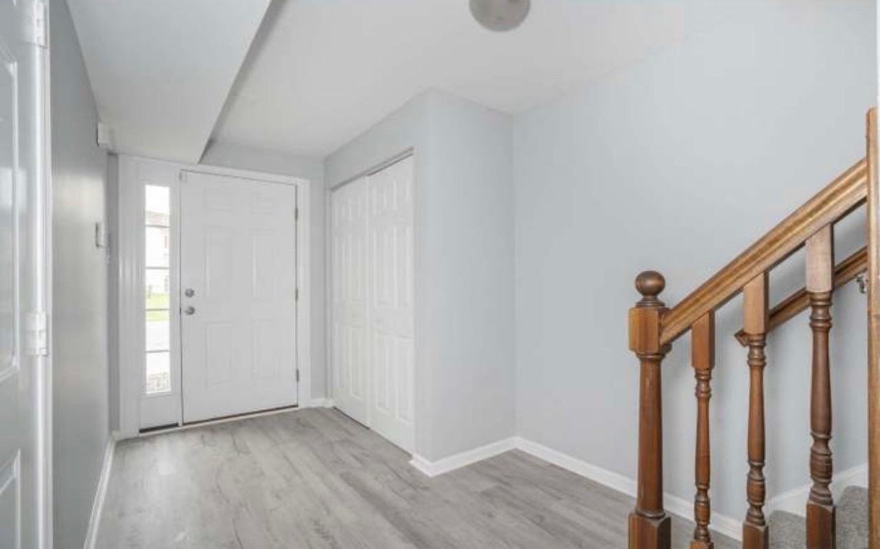 50 Versailles Ct - Photo 3 of 17