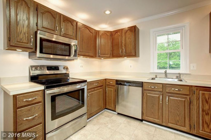 7805 Howard St - Photo 4 of 4