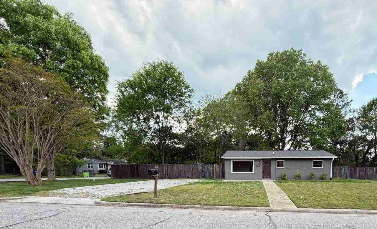 1924 Hadley Rd - Photo 2 of 13