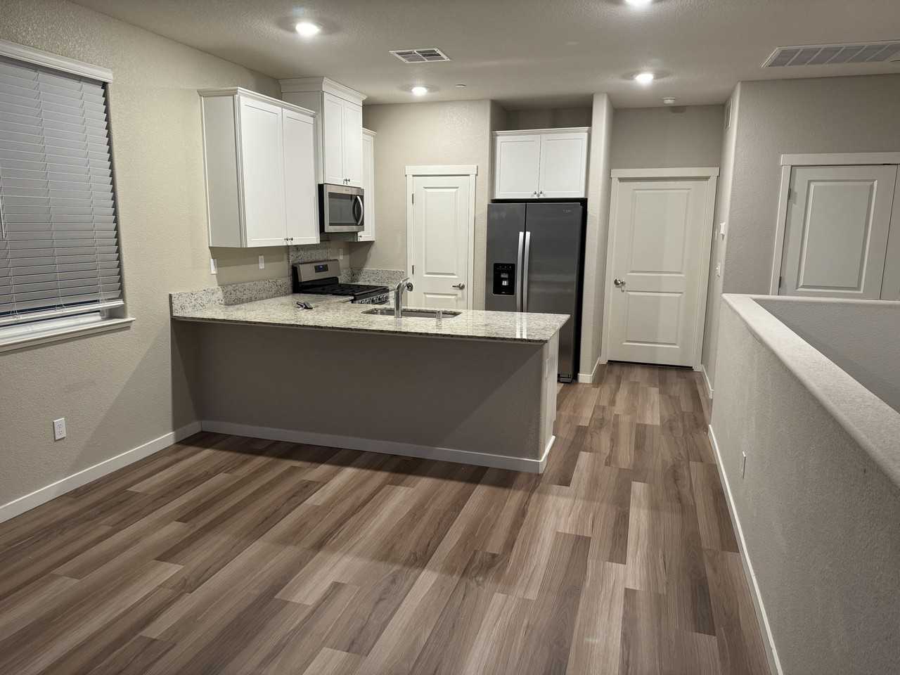 4097 Southampton St - Photo 7 of 10