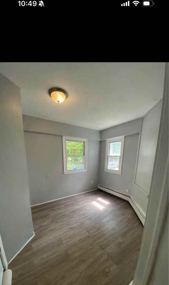 658 E 28th St #1 - Photo 4 of 10