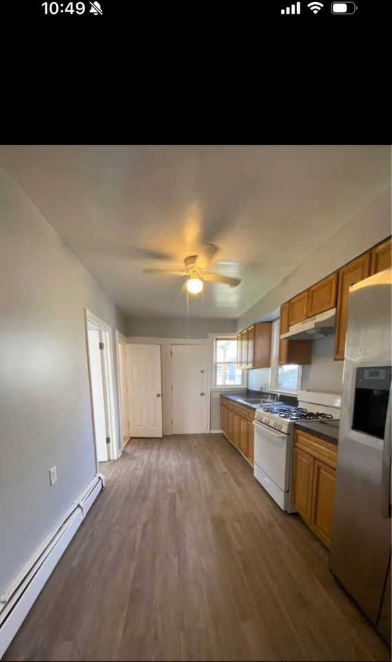 658 E 28th St #1 - Photo 5 of 10