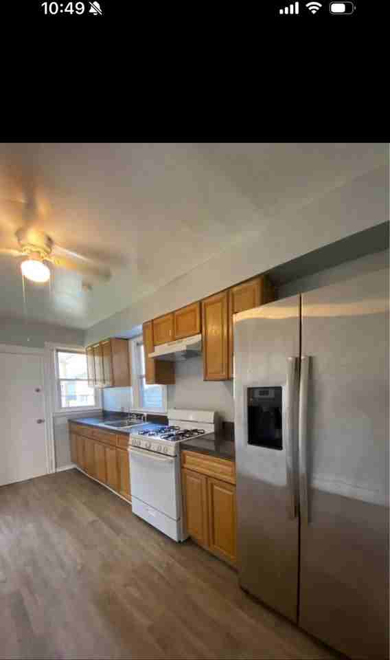 658 E 28th St #1 - Photo 6 of 10