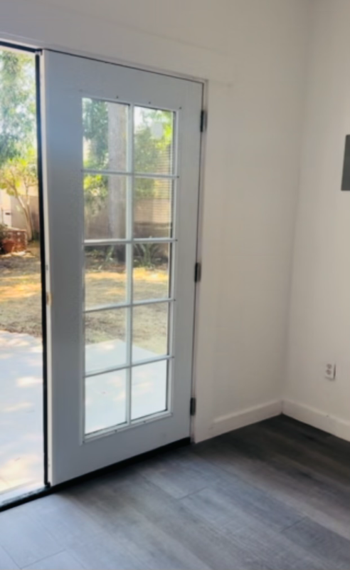 1457 W 35th St - Photo 4 of 18