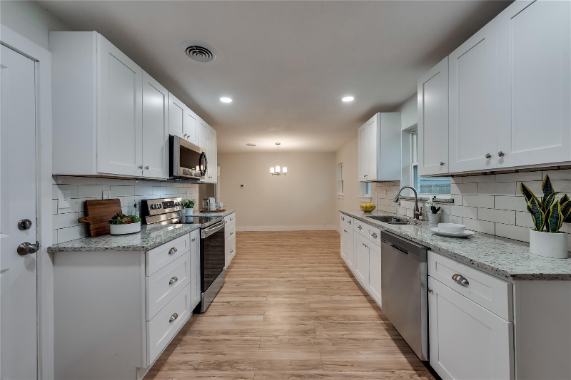 1506 Hillcrest Dr - Photo 6 of 20