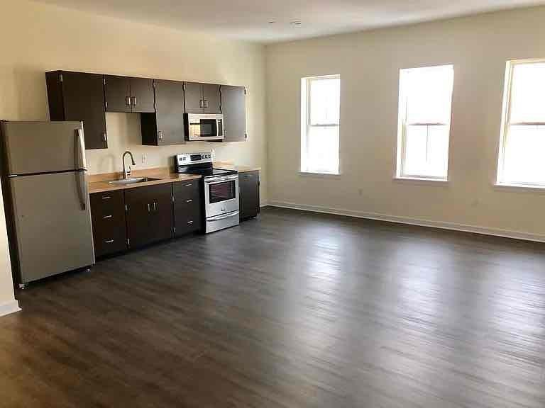 320 Main St #10 - Photo 6 of 7