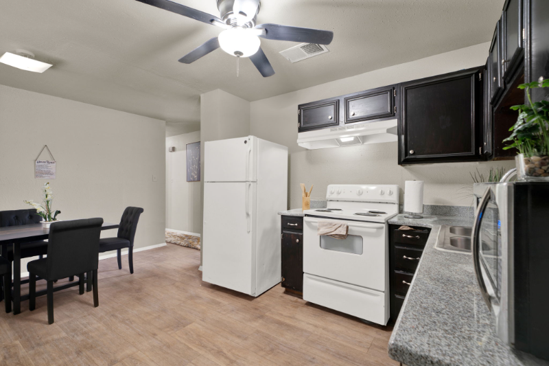 313 Deborah Dr - Photo 3 of 12