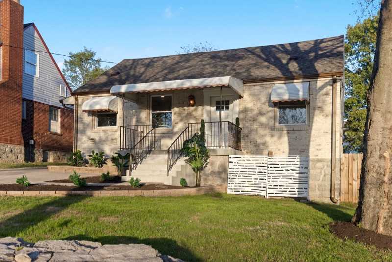 1607 Riverside Dr - Photo 2 of 12