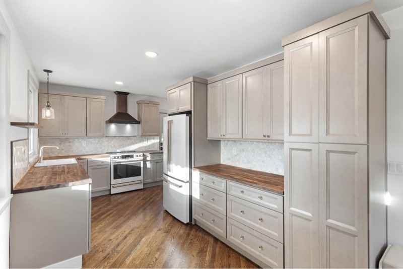 1607 Riverside Dr - Photo 3 of 12